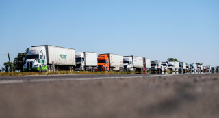 Los choferes de vehículos de carga amenazan con organizar más protestas si no se atienden sus demandas. Su tolerancia está alcanzando el límite.