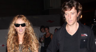 La artista mexicana Paulina Rubio fue retirada de su vivienda en Miami por cuestiones financieras.