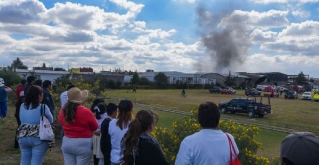 Claudia Sheinbaum, presidenta, indicó que la caída de un avión en Toluca podría deberse a una falla técnica, aunque subrayó que será la Fiscalía la encargada de analizar y precisar las causas del accidente.