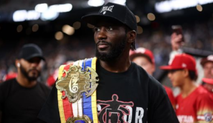 La policía de Omaha investiga a Terence Crawford por una multa relacionada con conducción temeraria.