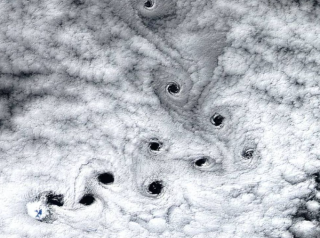 La NASA revela los orígenes de extraños vacíos en el Océano Índico después de nueve años de estudio.