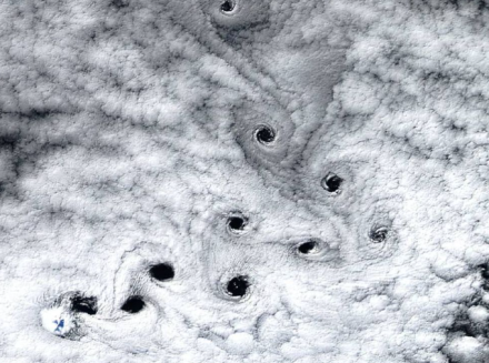 La NASA revela los orígenes de extraños vacíos en el Océano Índico después de nueve años de estudio.