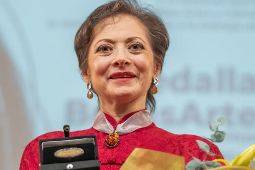 Fallece la cantante de ópera mexicana Lourdes Ambriz, quien obtuvo una medalla por sus logros en las artes musicales en 2023.