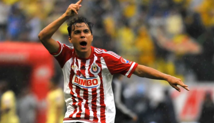 Omar Bravo, exfutbolista profesional mexicano, ha sido arrestado por presuntamente cometer acciones sexuales no consentidas en un menor.