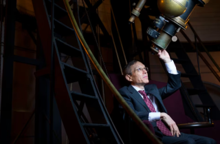 Un investigador de la Universidad de Harvard genera polémica con la teoría de que el asteroide 3I/ATLAS podría ser resultado de una tecnología avanzada extraterrestre.