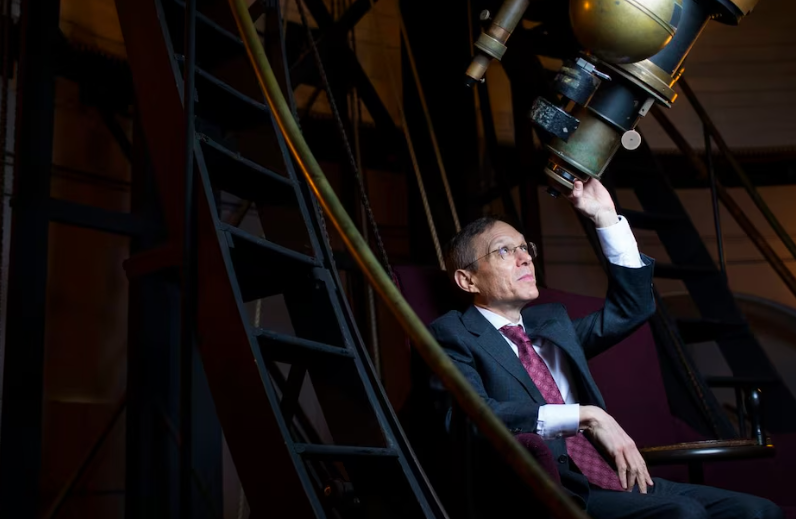 Un investigador de la Universidad de Harvard genera polémica con la teoría de que el asteroide 3I/ATLAS podría ser resultado de una tecnología avanzada extraterrestre.