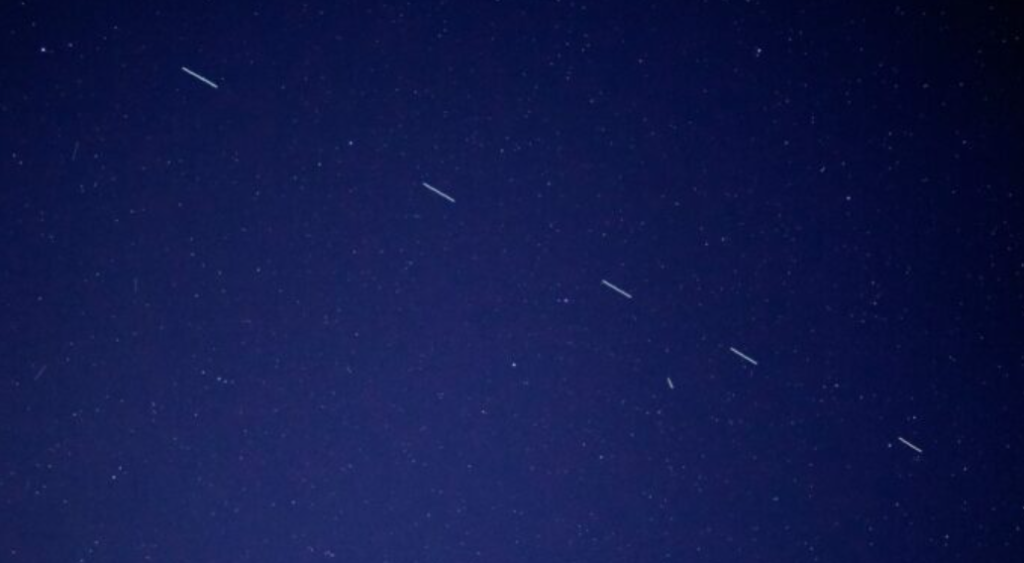 Elon Musk planea lanzar naves espaciales avanzadas que transformarán el acceso y uso de Internet.