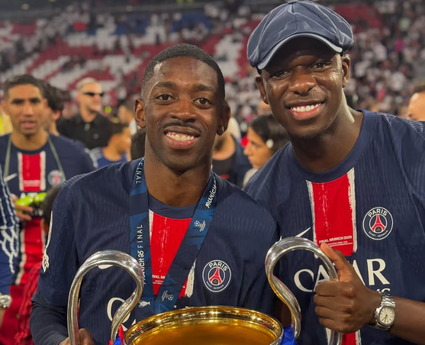 Se resaltó la conexión afectiva entre los jugadores Ousmane Dembélé y Moustapha Diatta durante el evento del premio al mejor jugador del año.