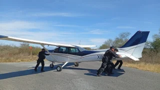 Avioneta aterriza de emergencia en ruta de Villagrán