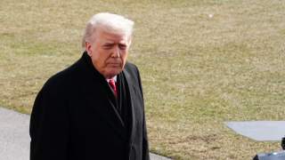 Trump defiende… ante los demócratas: Solicita a ultraderechistas respaldar pacto para reiniciar el Gobierno