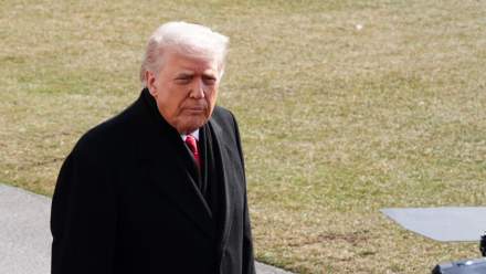 Trump defiende… ante los demócratas: Solicita a ultraderechistas respaldar pacto para reiniciar el Gobierno