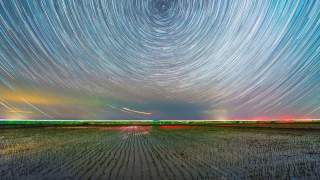 La velocidad de rotación terrestre se incrementa, lo que puede requerir ajustes en el tiempo.