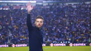 Anselmi censura verbalmente a Cruz Azul por supuestamente engañar al público.