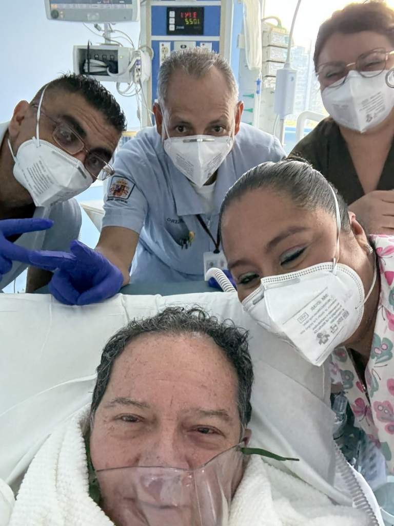 El intérprete Coque Muñiz fue admitido de emergencia en una instalación sanitaria por las dificultades derivadas de la enfermedad COVID-19.