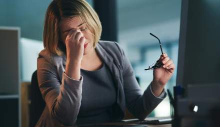 Un problema laboral triple marcado por estrés generalizado, falta de equilibrio entre trabajo y vida personal, y escasez de actividad física está haciendo que muchos profesionales busquen nuevas oportunidades laborales.
