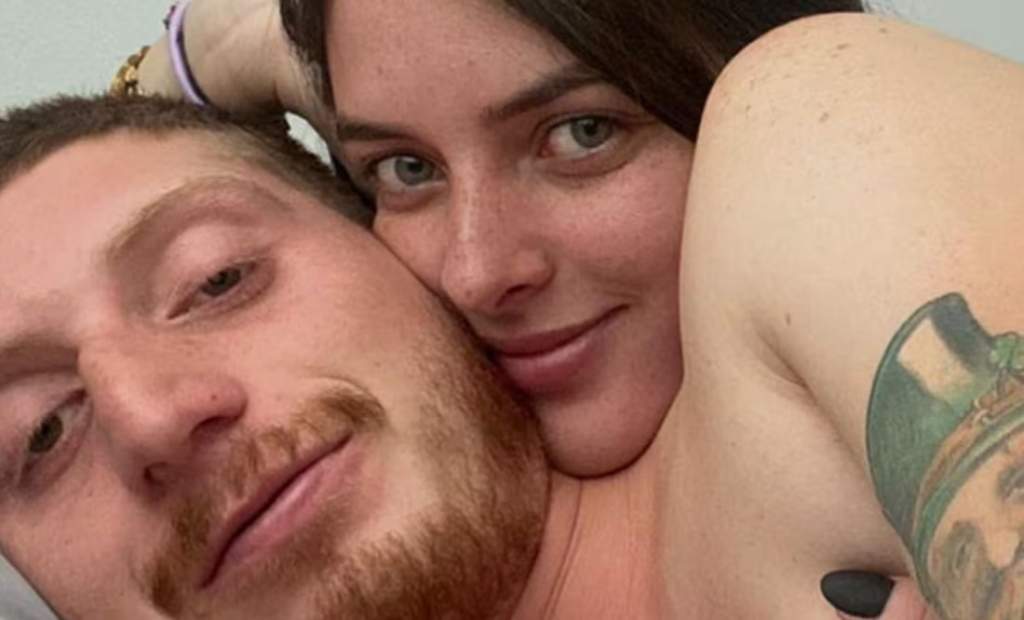 La expareja de Octavio Ocaña se pronuncia por primera vez tras revelarse su aborto con el difunto artista, expresando sentirse lastimada y engañada.