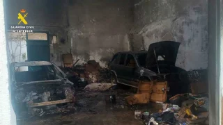 ¡Se incendia coche en cochera de casa en colonia Colón, Guadalajara!