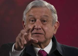 Circulan rumores sobre ingreso de AMLO al Hospital Central Militar; falta verificación oficial
