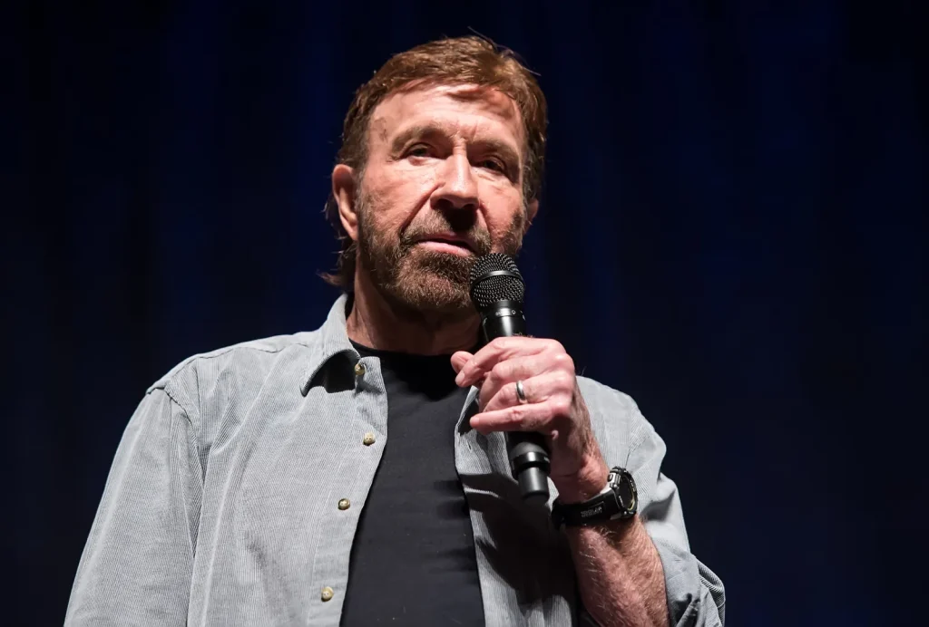 Chuck Norris ingresado de urgencia poco antes de sus 86: ¿qué ocurrió con el ‘invencible’?