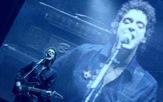 Holograma de Gustavo Cerati protagoniza gira ‘Ecos’ de Soda Stereo en México