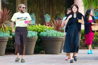 Jonah Hill revela que se casó en secreto y dio la bienvenida a su segundo bebé con Olivia Millar