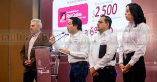 Entregan beca Gertrudis Bocanegra a 44 mil universitarios en Michoacán