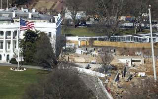 Trump presenta plans para Arco del Triunfo en Washington y ordena investigar psicodélicos