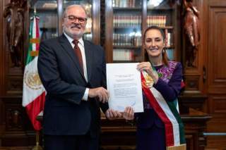 Sheinbaum recibe cartas credenciales de cinco embajadores y sostiene reunión privada con el de Cuba