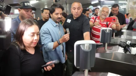 ¡Despacito por la Línea 2! Luis Fonsi sorprende a pasajeros y arma la fiesta en el Metro de la CDMX