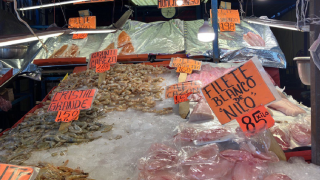 Sábado de Gloria «por los cielos»: Precios de mariscos alcanzan los $1,800 pesos por kilo
