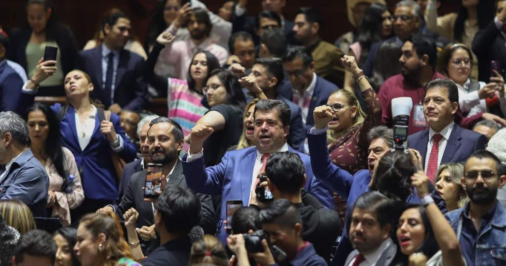 Declara Congreso constitucionalidad del Plan B electoral; limita recursos y regidurías