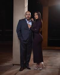 💍 Lupillo Rivera se compromete con Taína Pimentel y ya van a vivir juntos