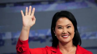«Duelo de derechas» en el horizonte: Keiko Fujimori lidera un Perú fragmentado que se encamina al balotaje