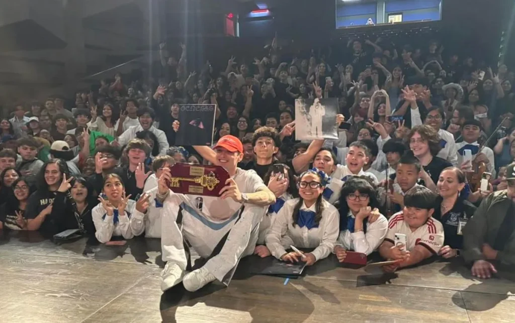 ¡Pura Doble P! San Antonio declara el «Día de Peso Pluma» y le entrega las llaves de la ciudad