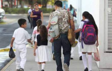 ¡De vuelta a la mochila! Millones de estudiantes regresan a las aulas tras las vacaciones de primavera