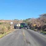 Enfrentamientos armados y narcobloqueos sacuden Cotija, Michoacán