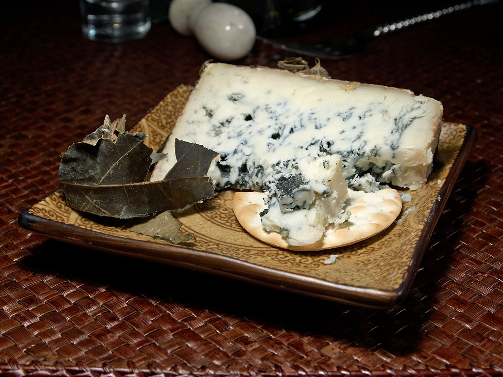 Oro comestible: Locura en España por la subasta del queso asturiano que solo se vende hoy