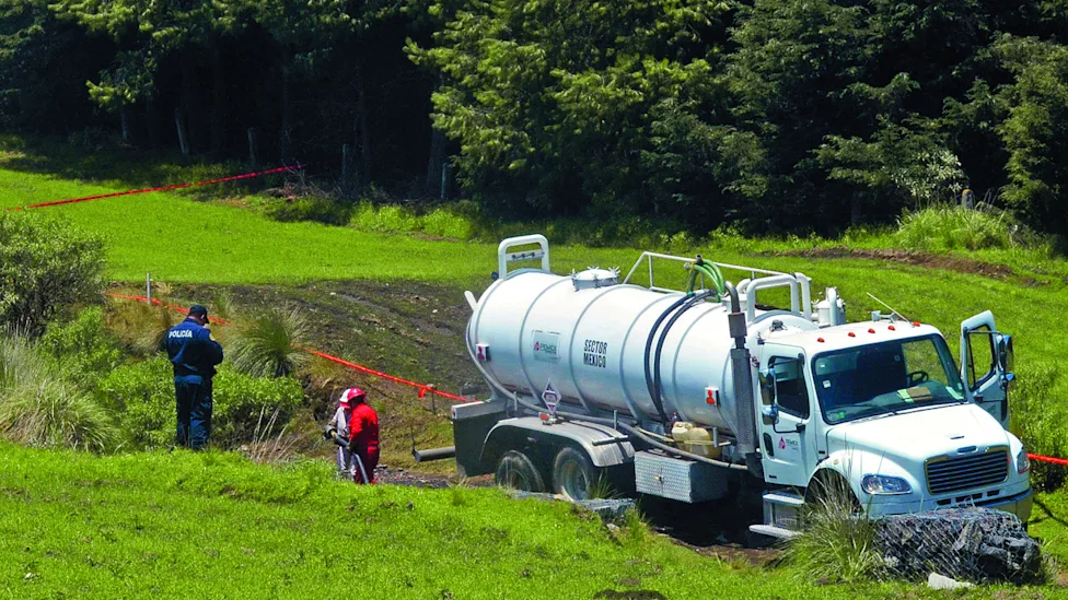 Detectan incremento en tomas clandestinas de hidrocarburo en ductos de Pemex